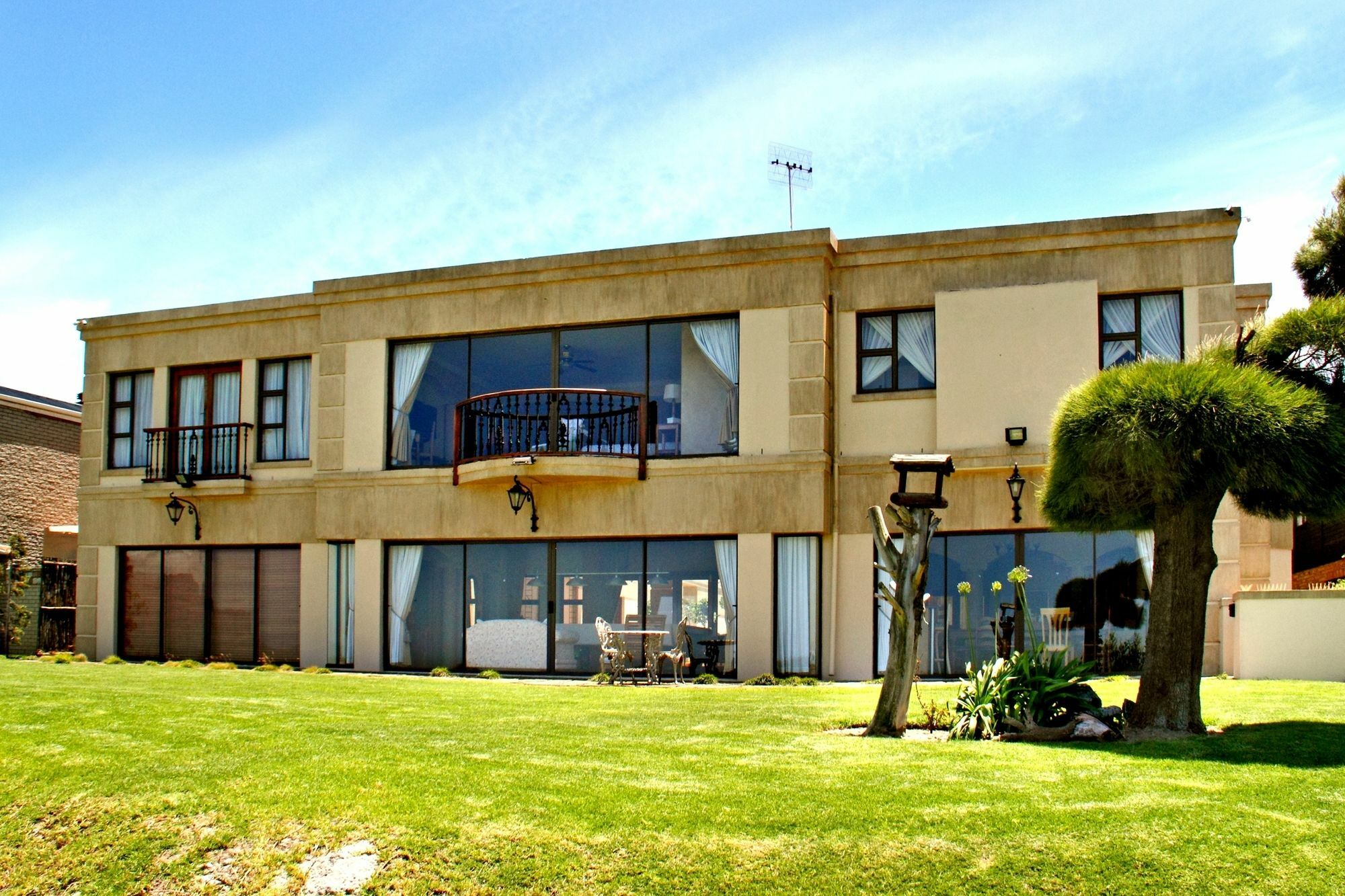 Casa Mia Guesthouse Тейбъл Вю Екстериор снимка