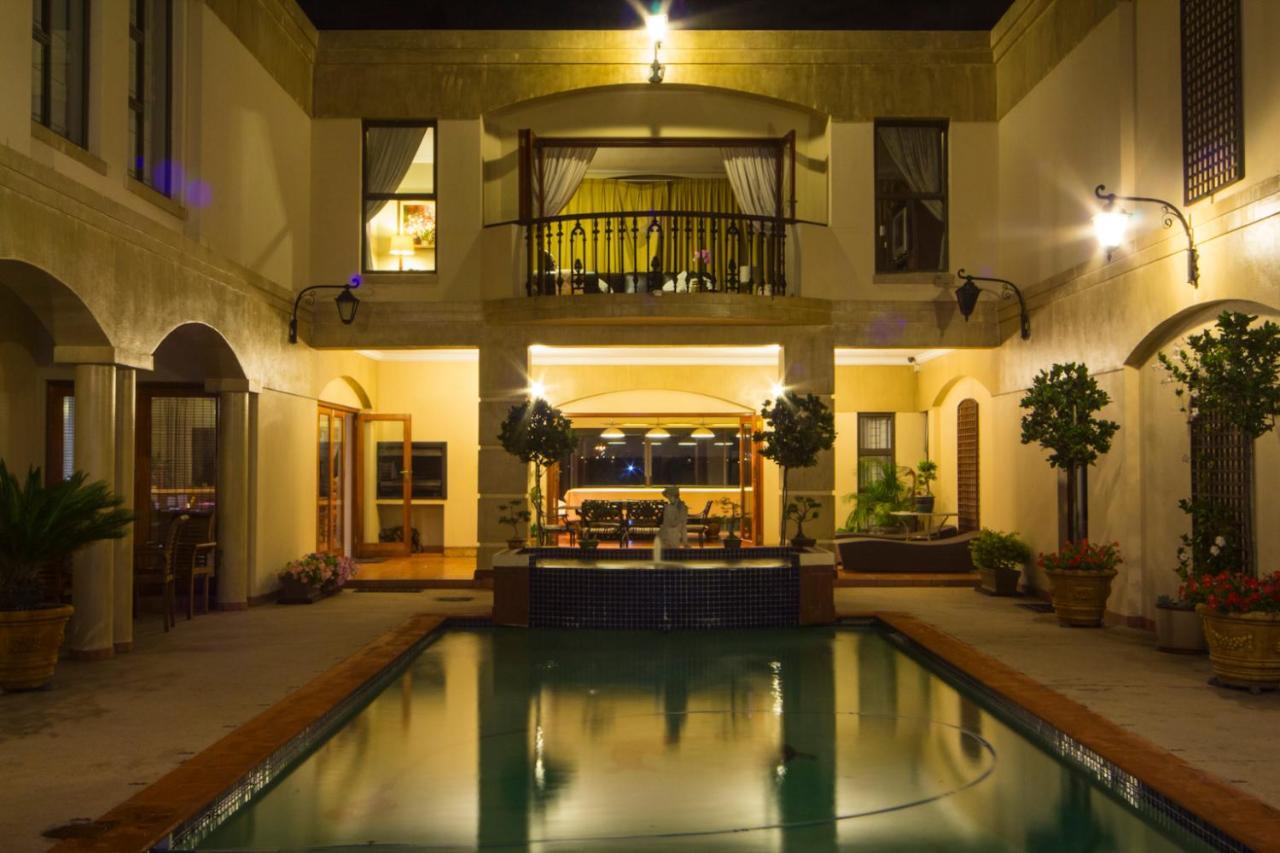Casa Mia Guesthouse Тейбъл Вю Екстериор снимка