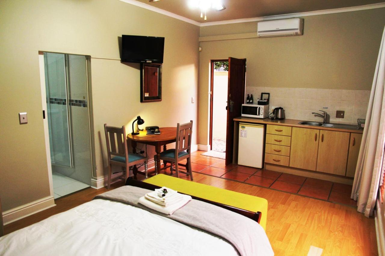 Casa Mia Guesthouse Тейбъл Вю Екстериор снимка