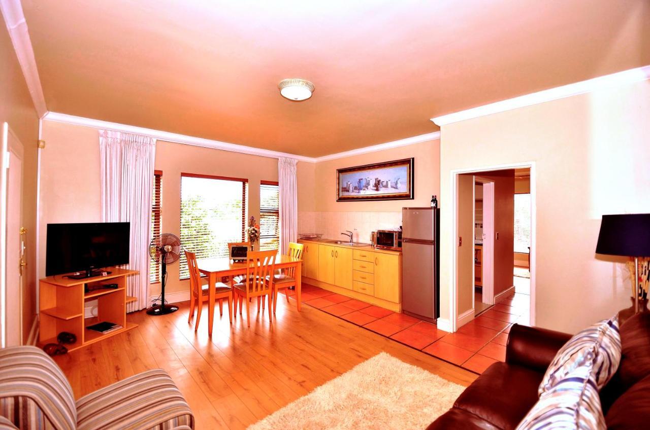 Casa Mia Guesthouse Тейбъл Вю Екстериор снимка
